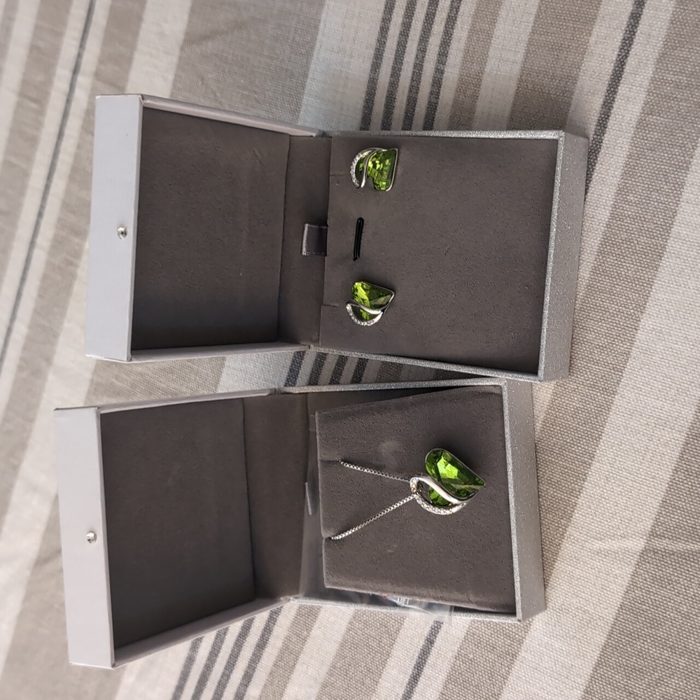 Leafael necklace and earrings set